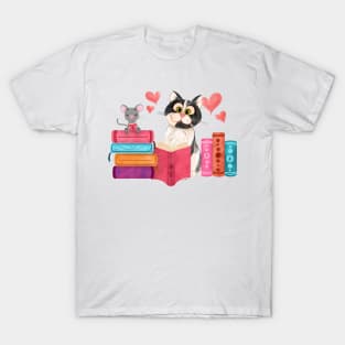 Cute little mouse and cat friend reading books T-Shirt